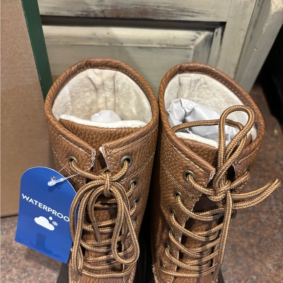 JBU Tan and Black Waterproof Boots - Picture 4 of 6